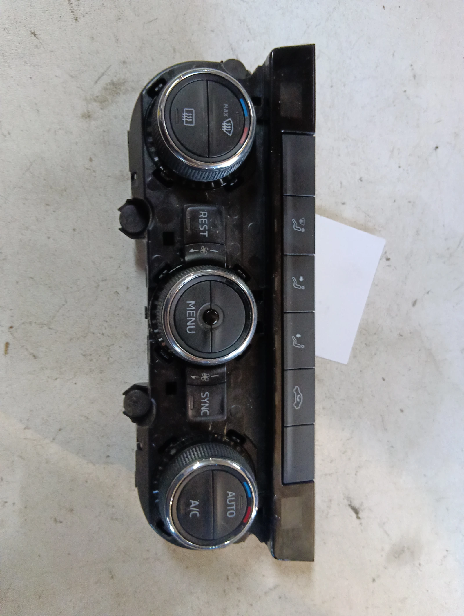 климатроник преден 3V0907044Q Skoda Superb