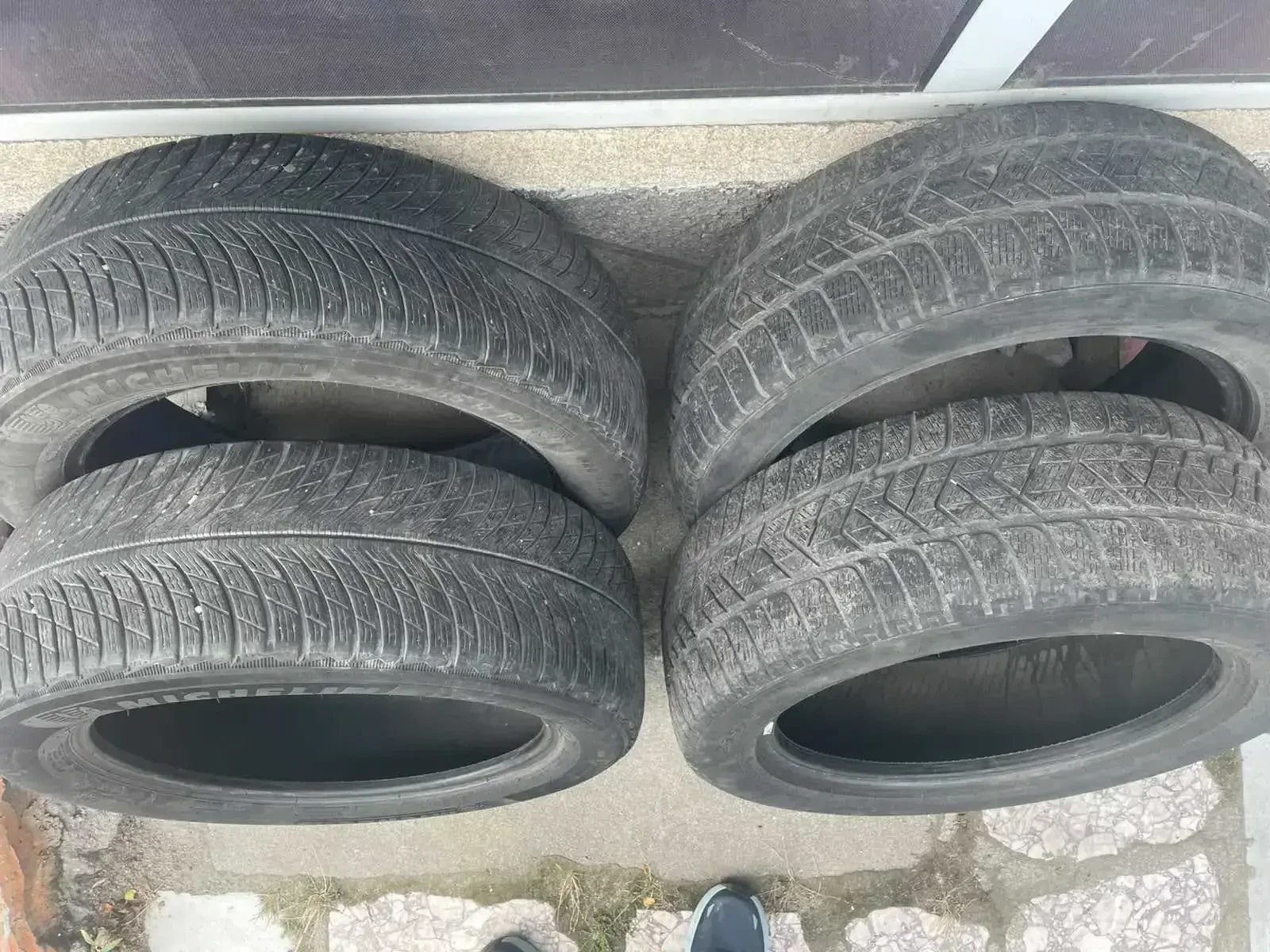 Гуми Зимни 235/55R19, снимка 2 - Гуми и джанти - 56201721