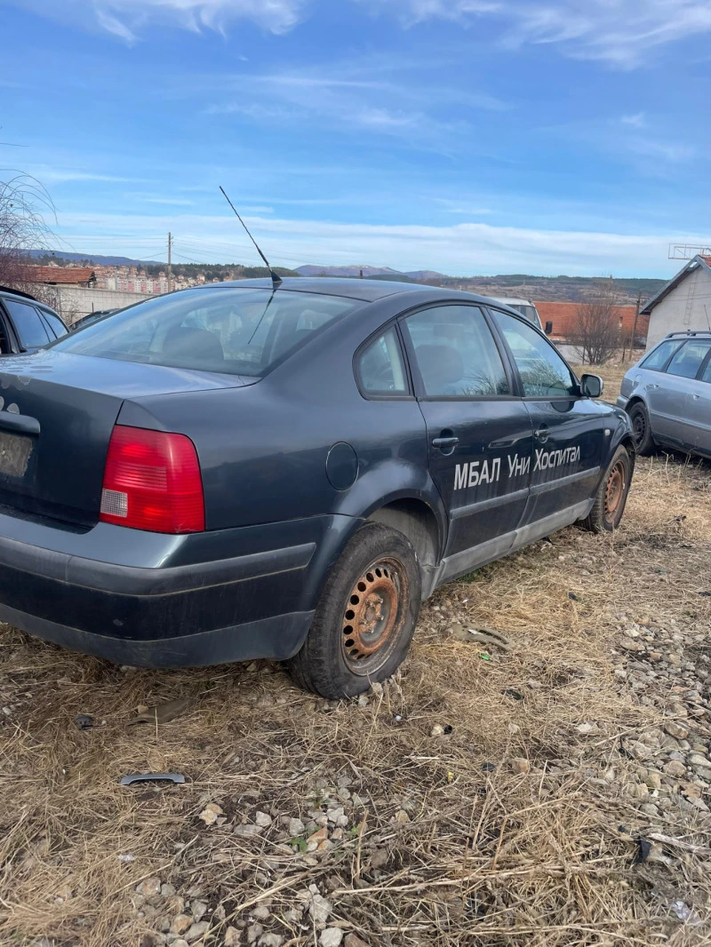 VW Passat 1.6i, снимка 2 - Автомобили и джипове - 45089991