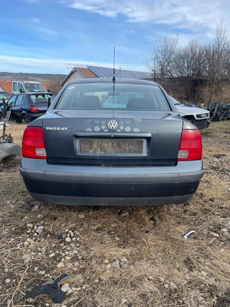 VW Passat 1.6i, снимка 3 - Автомобили и джипове - 45089991