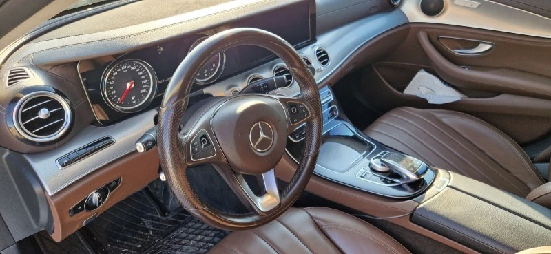 Mercedes-Benz E 220, снимка 12 - Автомобили и джипове - 48668937