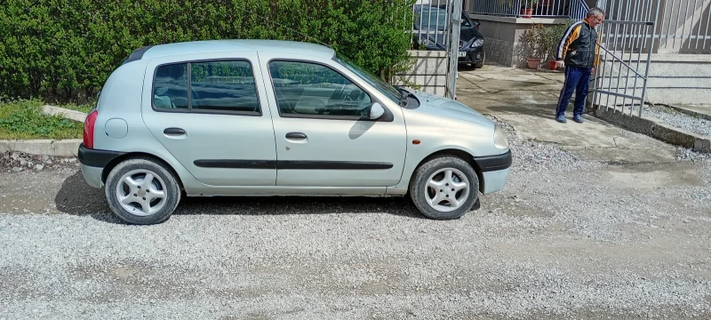 Renault Clio 2, снимка 2 - Автомобили и джипове - 49871822