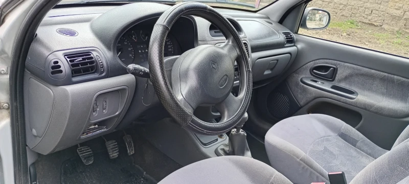 Renault Clio 2, снимка 5 - Автомобили и джипове - 49871822