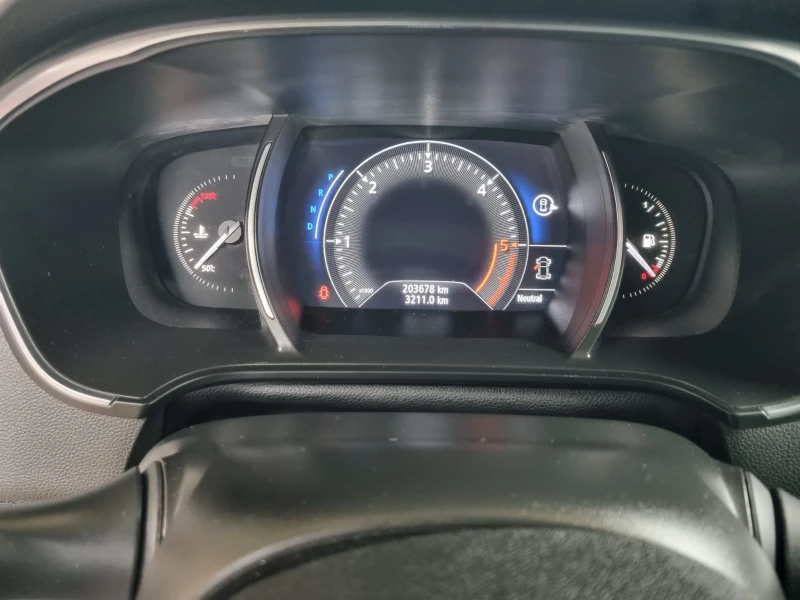 Renault Megane 1.5DCI Avtomat, снимка 15 - Автомобили и джипове - 52320553