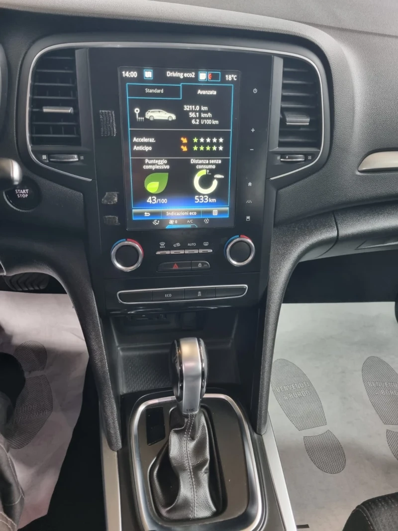 Renault Megane 1.5DCI Avtomat, снимка 13 - Автомобили и джипове - 52320553