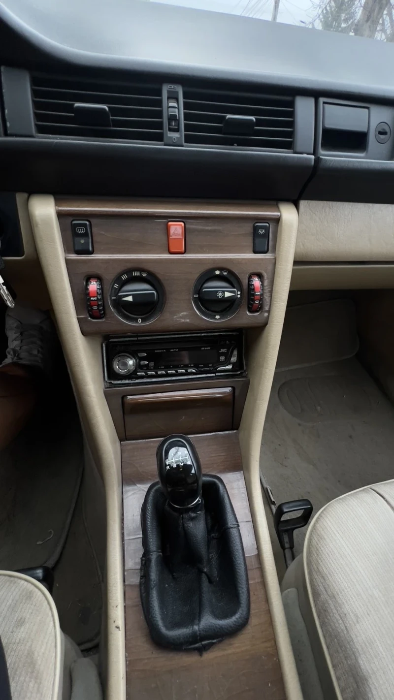 Mercedes-Benz 200, снимка 8 - Автомобили и джипове - 53078457