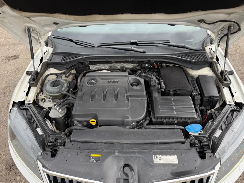 Skoda Superb 1.6TDI-кожа-парктроник-ел пакет-всичко платено, снимка 17 - Автомобили и джипове - 53517794