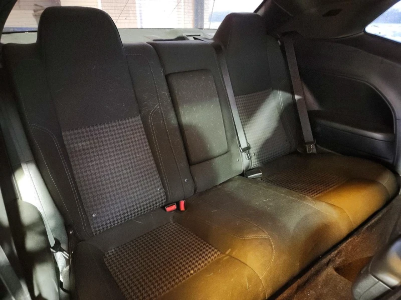 Dodge Challenger SXT, снимка 10 - Автомобили и джипове - 53554560