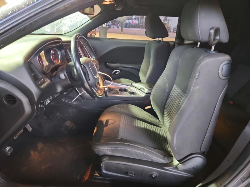 Dodge Challenger SXT, снимка 7 - Автомобили и джипове - 53554560