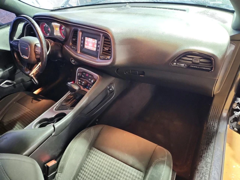 Dodge Challenger SXT, снимка 8 - Автомобили и джипове - 53554560