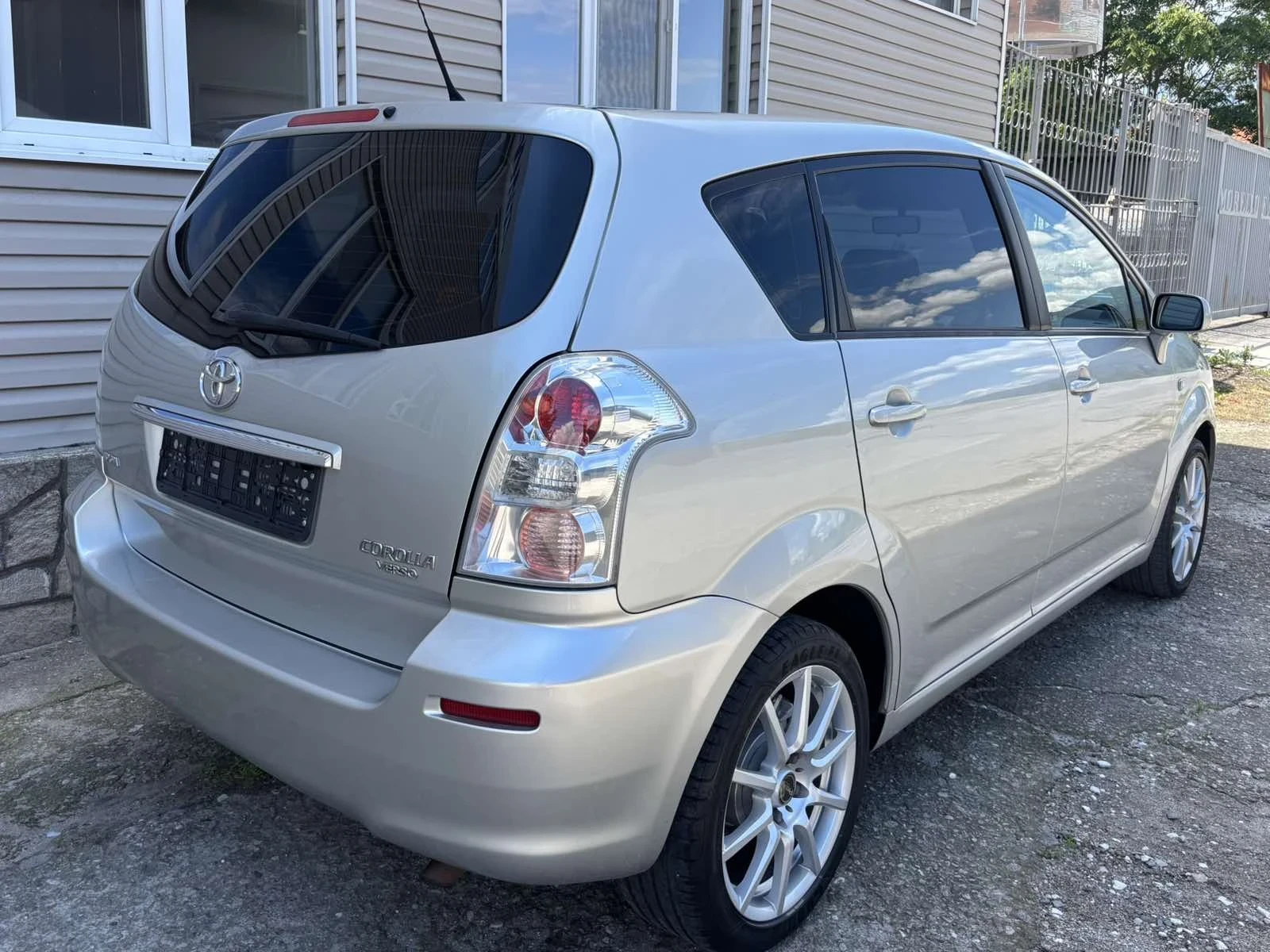 Toyota Corolla verso 1.8vvt-i/129кс/Германия/7-местна/Facelift/ - изображение 4