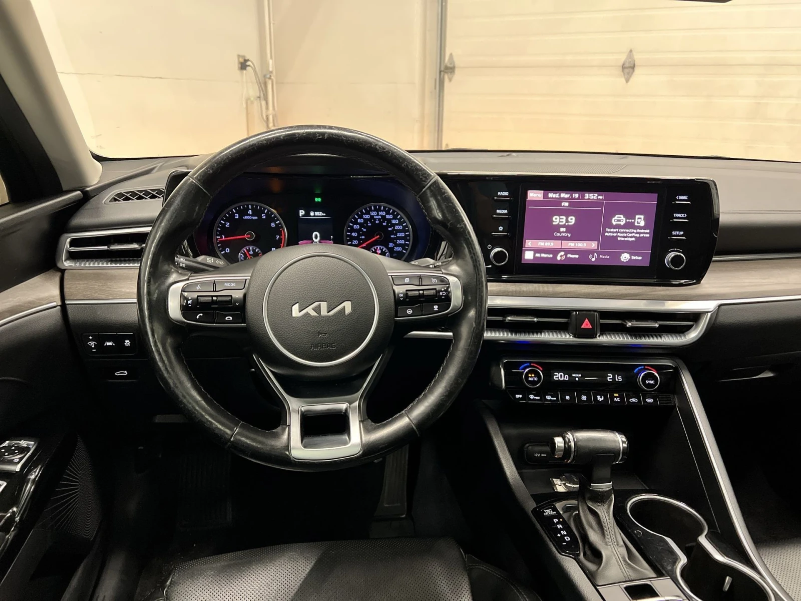 Kia K5 4x4 / ПАНОРАМА / КОЖА - изображение 8
