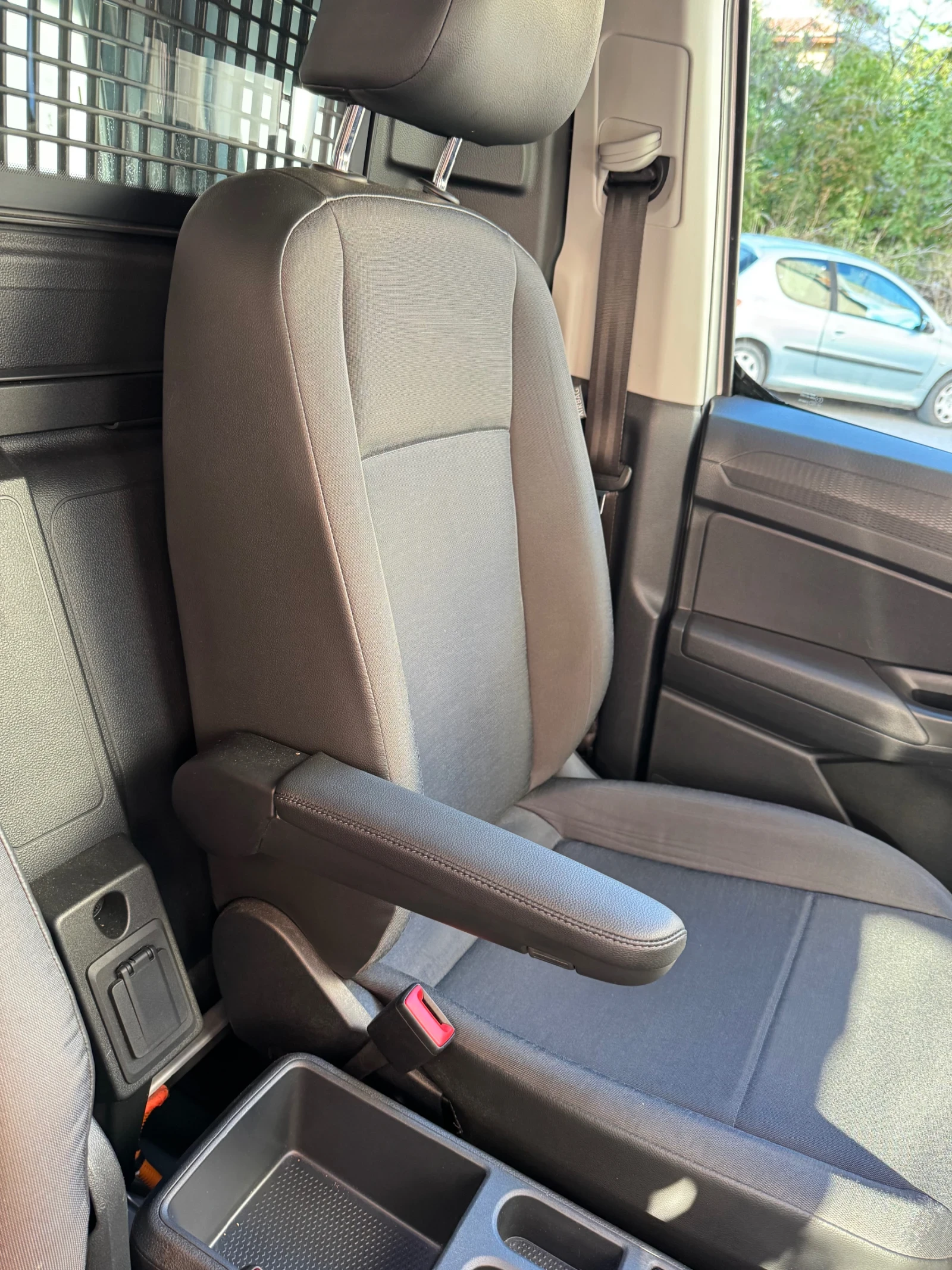 VW Caddy 2.0 TDI, DSG 7 - изображение 5