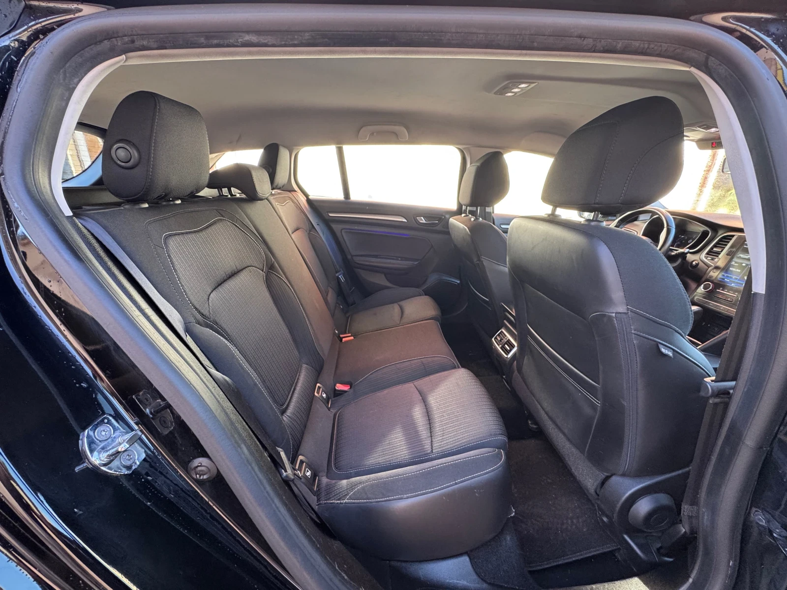 Renault Megane 1.5DCI Avtomat, снимка 15 - Автомобили и джипове - 53283972