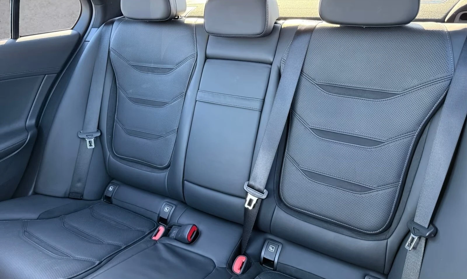 Mercedes-Benz C 63 AMG E-PERFORMANCE/4MATIC/NIGHT/360/BURM/PANO/, снимка 9 - Автомобили и джипове - 53872743