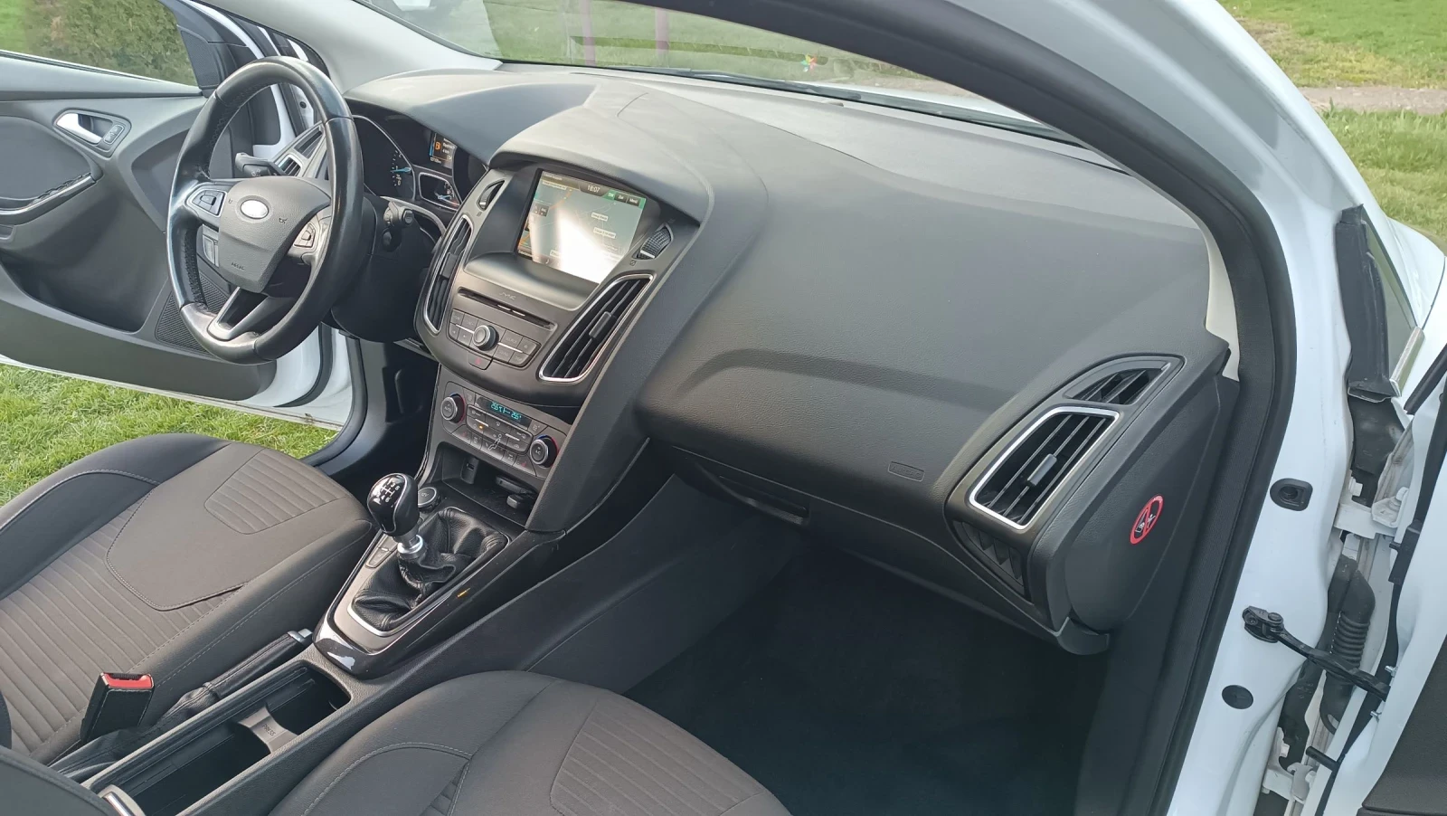 Ford Focus 1.5 перфектен 180к.с.навигация 127хиля, снимка 16 - Автомобили и джипове - 53992361