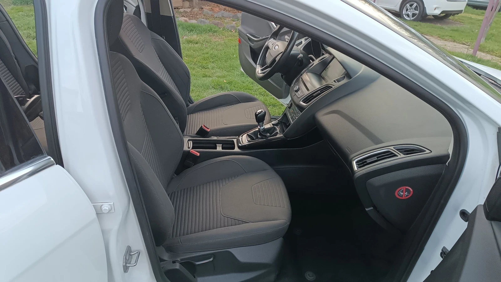 Ford Focus 1.5 перфектен 180к.с.навигация 127хиля, снимка 14 - Автомобили и джипове - 53992361