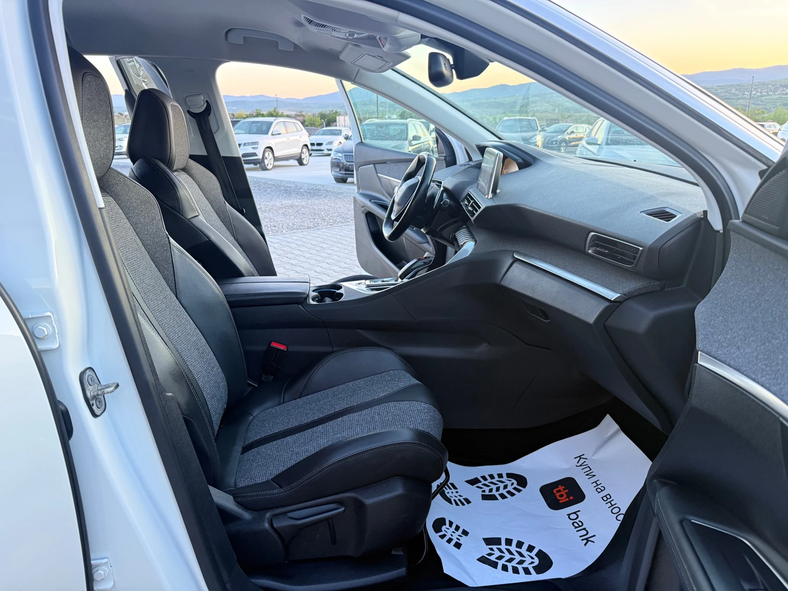 Peugeot 3008 1.5HDI 131 ks Собствен Лизинг !!!, снимка 14 - Автомобили и джипове - 54355433