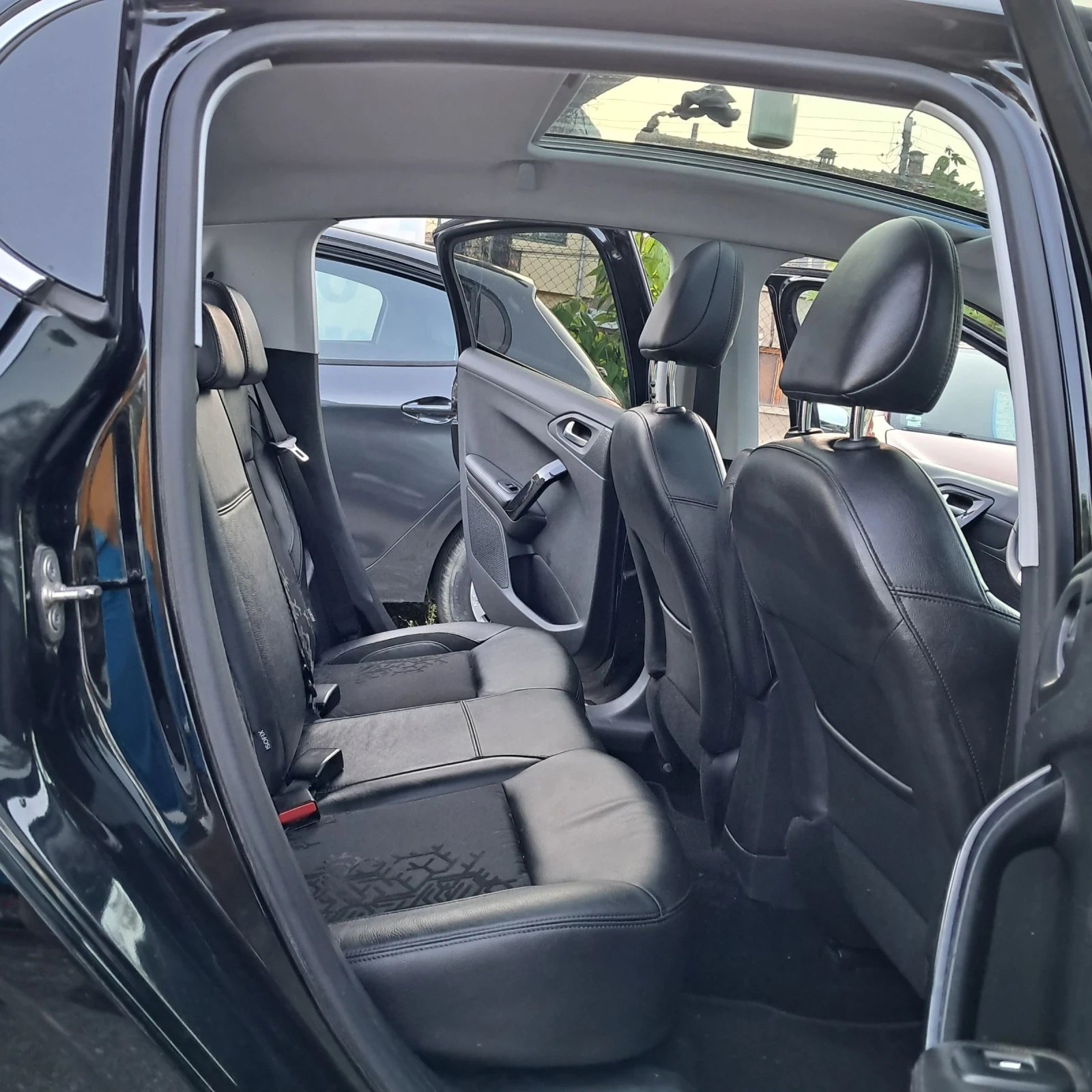 Peugeot 208 ALUUR 1.6EHDI 115  к.с, снимка 15 - Автомобили и джипове - 54702158