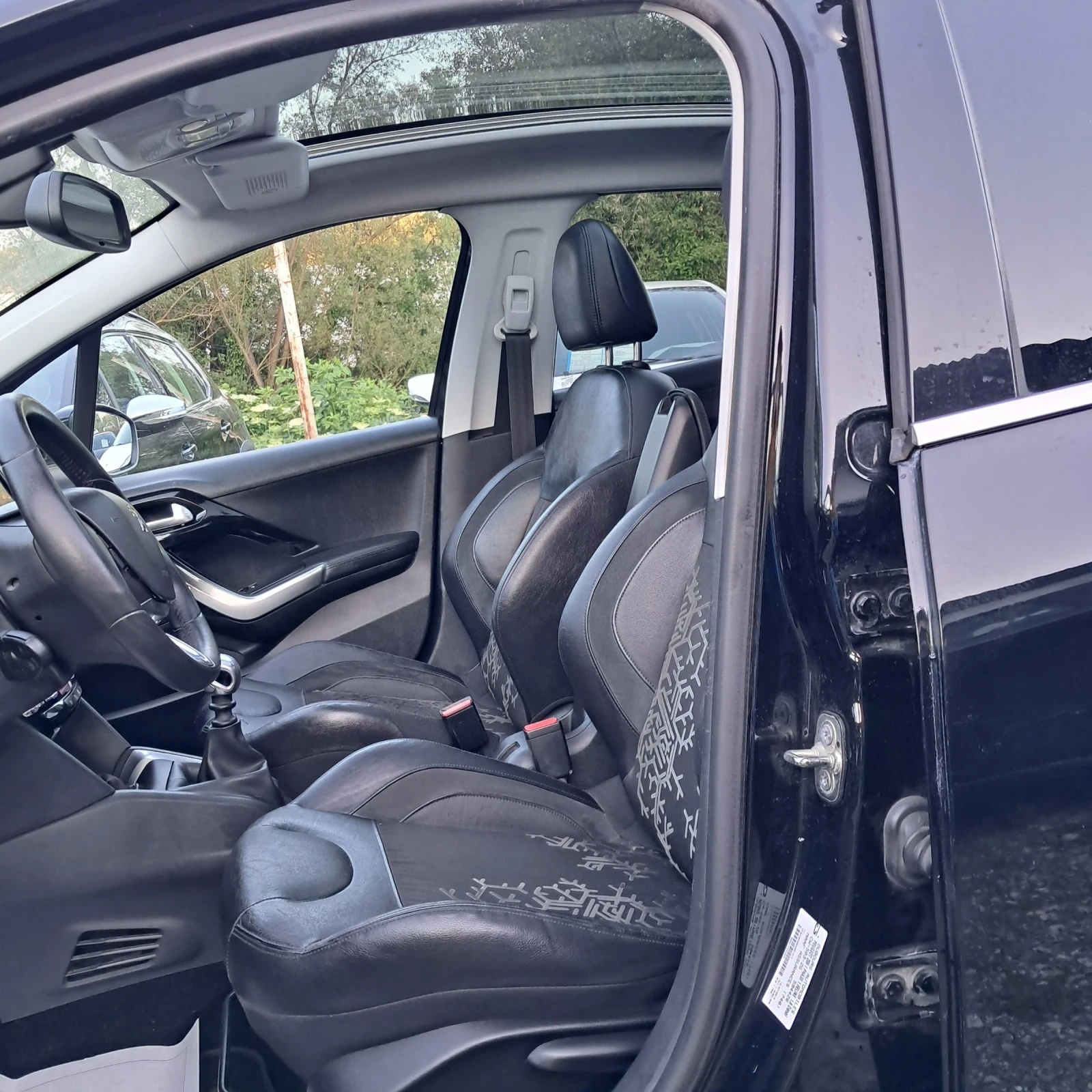 Peugeot 208 ALUUR 1.6EHDI 115  к.с, снимка 10 - Автомобили и джипове - 54702158