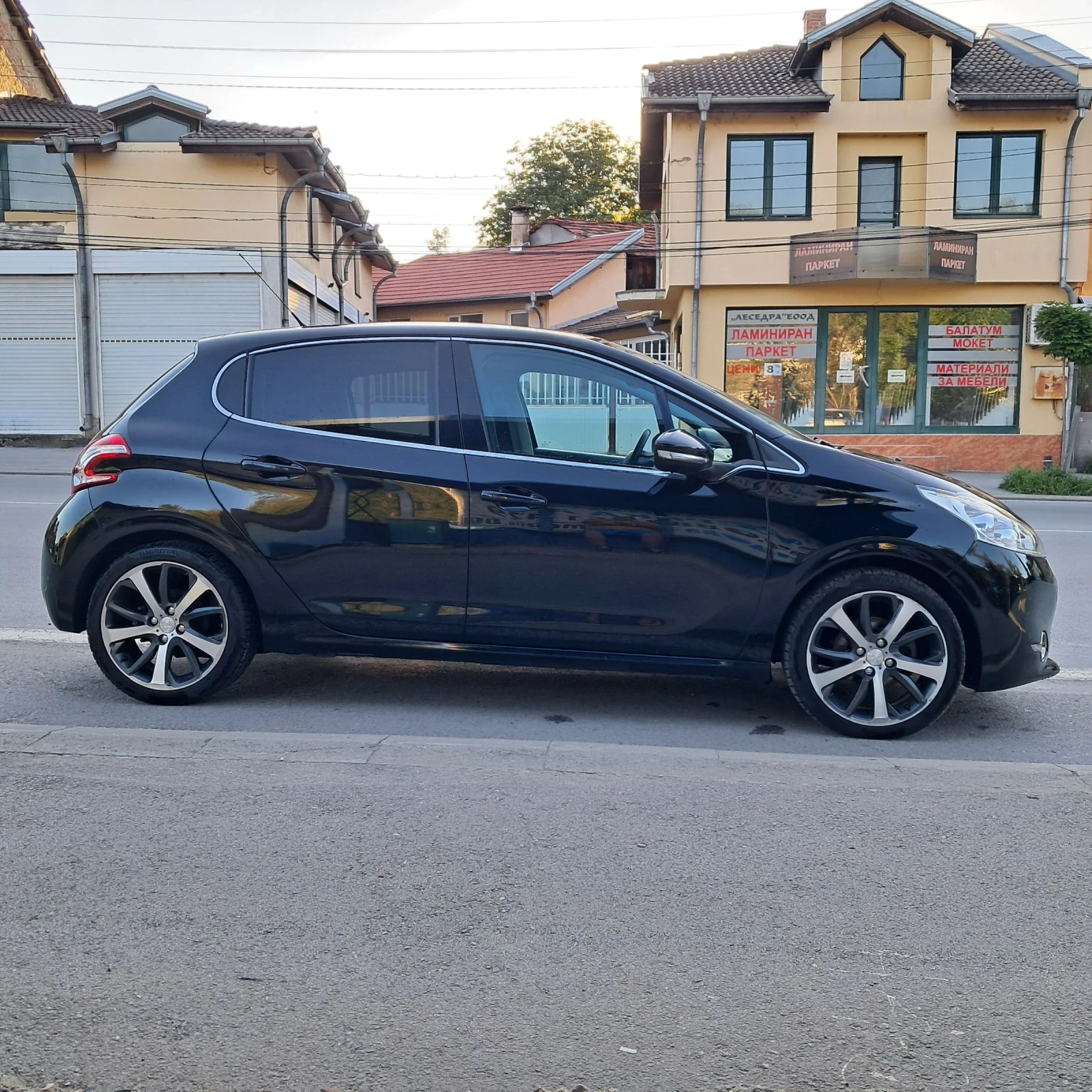Peugeot 208 ALUUR 1.6EHDI 115  к.с, снимка 8 - Автомобили и джипове - 54702158