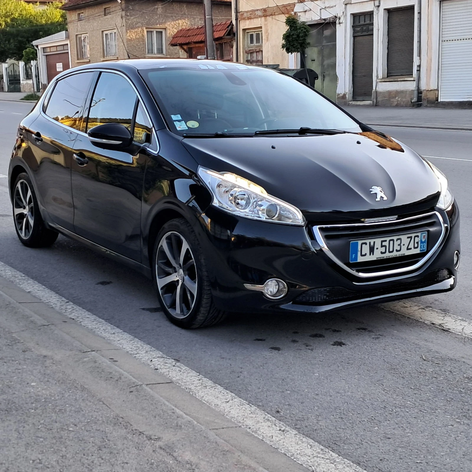 Peugeot 208 ALUUR 1.6EHDI 115  к.с
