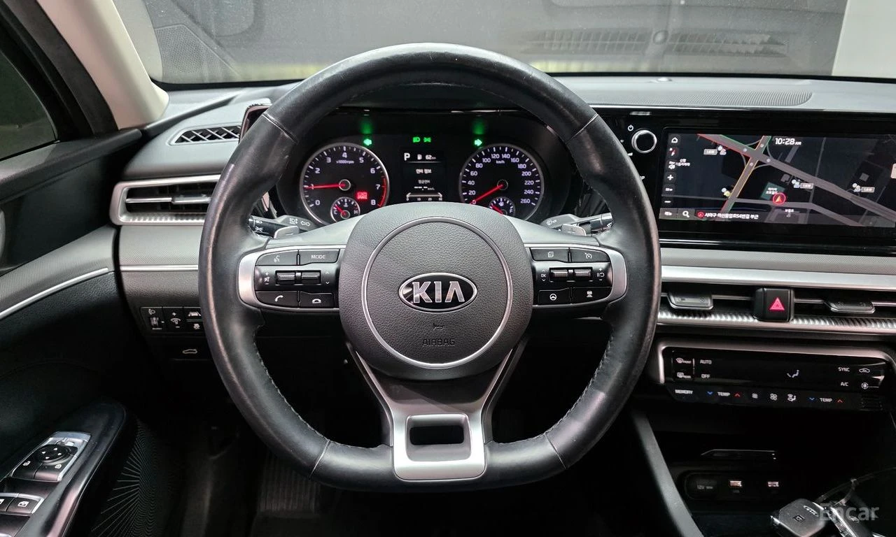 Kia K5 1.6 Turbo* DISTRONIC* ПОДГРЕВ* ОБДУХВАНЕ* КАМЕРА* , снимка 9 - Автомобили и джипове - 54884713
