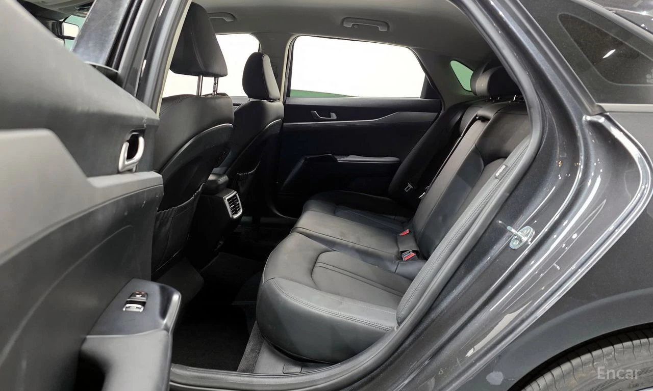 Kia K5 1.6 Turbo* DISTRONIC* ПОДГРЕВ* ОБДУХВАНЕ* КАМЕРА* , снимка 14 - Автомобили и джипове - 54884713