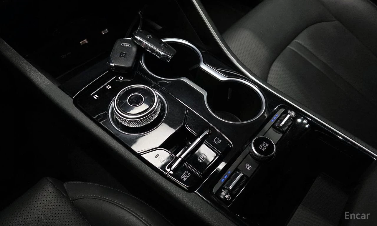 Kia K5 1.6 Turbo* DISTRONIC* ПОДГРЕВ* ОБДУХВАНЕ* КАМЕРА* , снимка 13 - Автомобили и джипове - 54884713