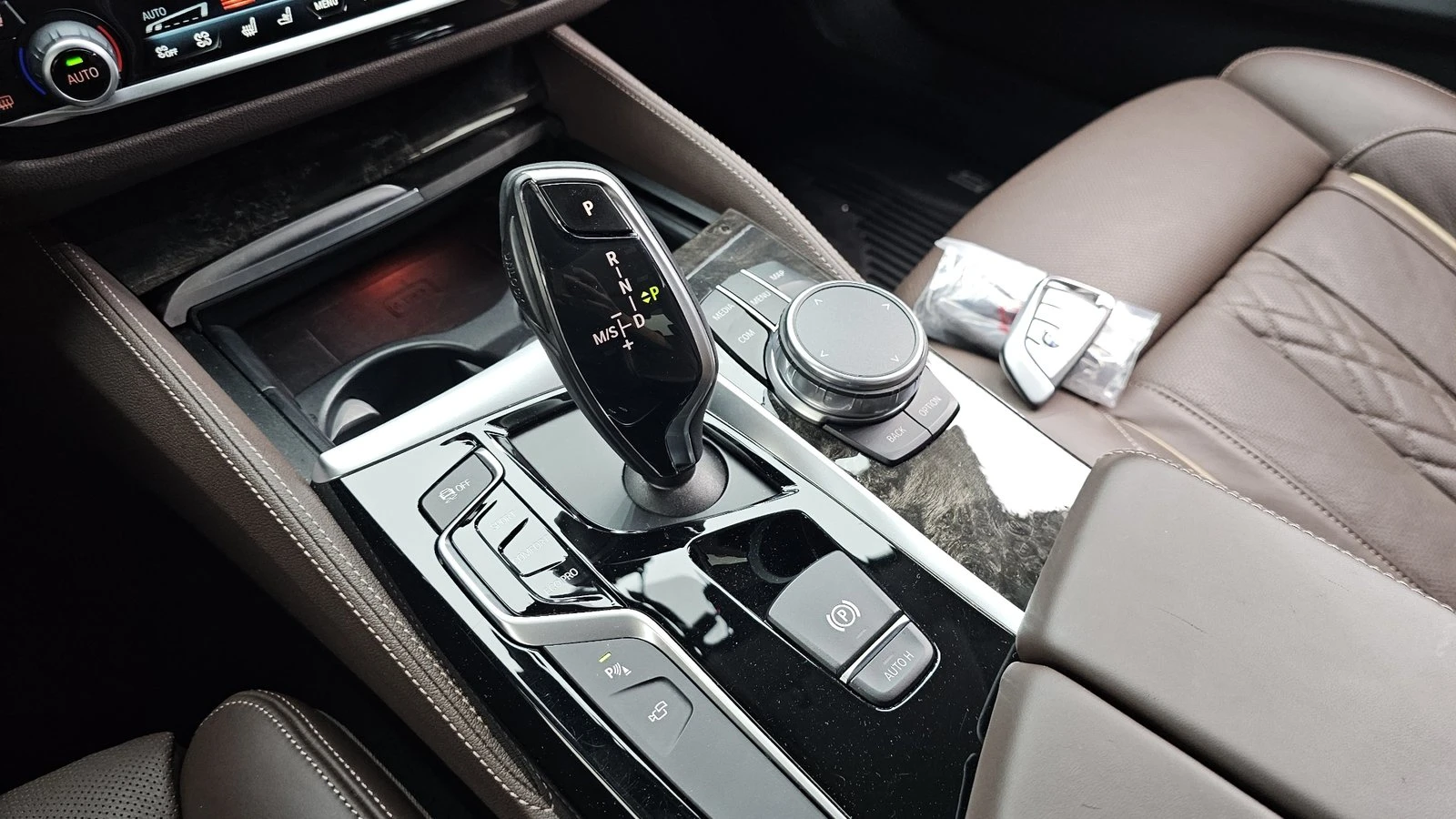 BMW 540 ЛЮК* HUD* 360* ПОДГРЕВ ВОЛАН* КРАЙНА ЦЕНА, снимка 9 - Автомобили и джипове - 55344721
