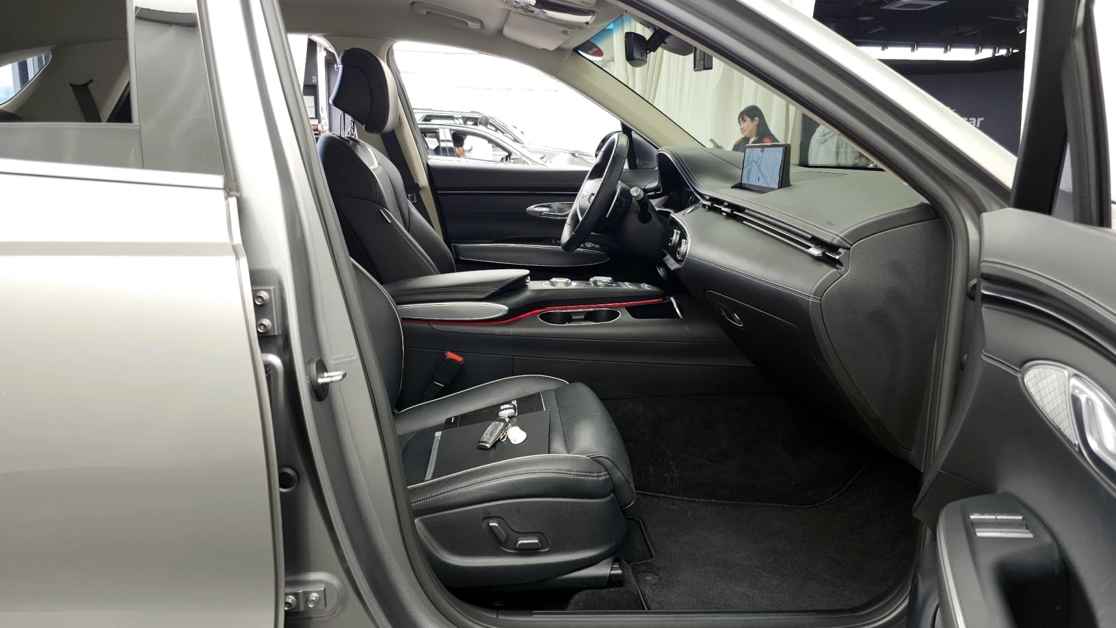 Genesis GV70 2.5* BLIND SPOT* ЕЛ. БАГАЖНИК* КРАЙНА ЦЕНА, снимка 12 - Автомобили и джипове - 55496100