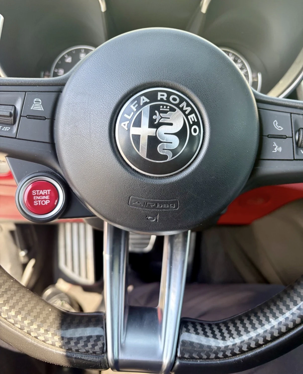 Alfa Romeo Giulia QUADRIFOGLIO | CARPLAY | АДАПТИВНО ОКАЧВАНЕ | , снимка 10 - Автомобили и джипове - 55513994