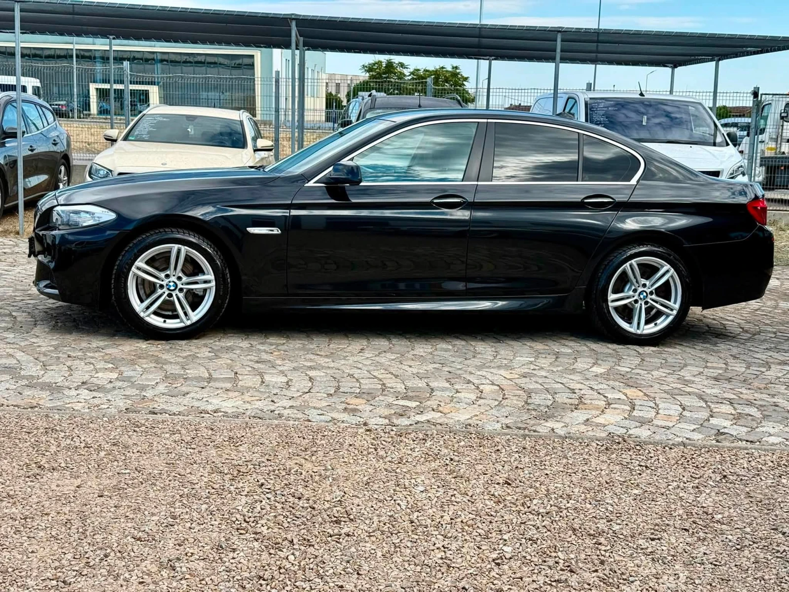 BMW 520 M-PACK АВТОМАТИК ОБСЛУЖЕНА, снимка 2 - Автомобили и джипове - 55728240