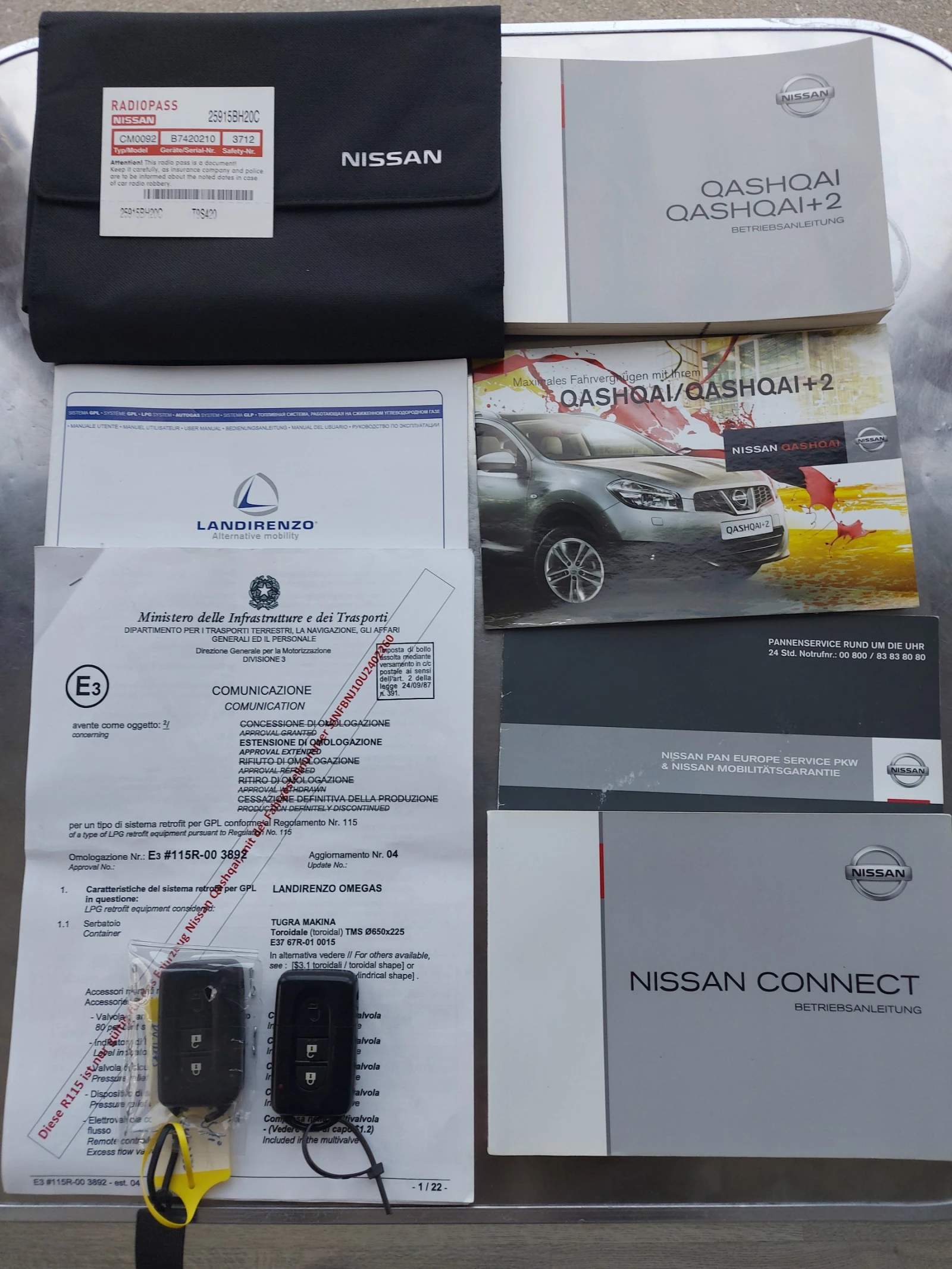 Nissan Qashqai 2.0 i* LPG* 4 x 4* TECNA-FULL EXTRI, снимка 16 - Автомобили и джипове - 53888833