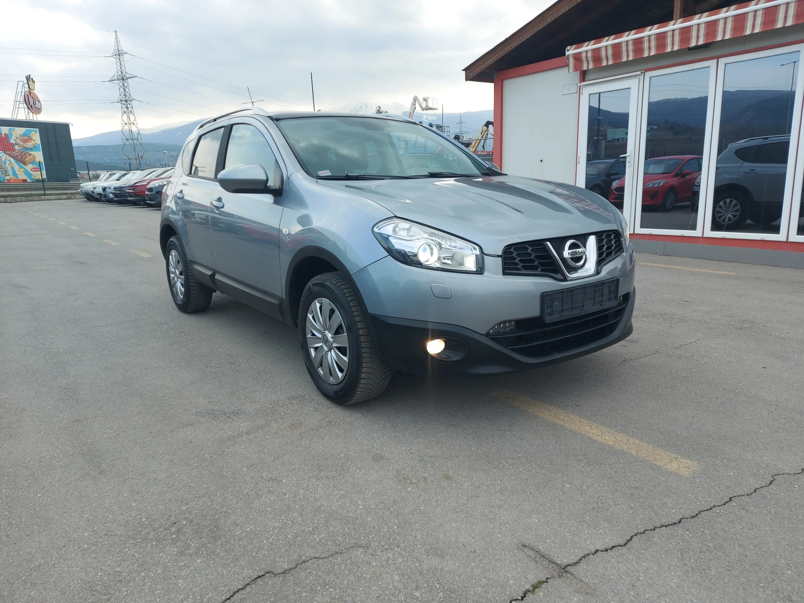 Nissan Qashqai 2.0 i* LPG* 4 x 4* TECNA-FULL EXTRI, снимка 3 - Автомобили и джипове - 53888833