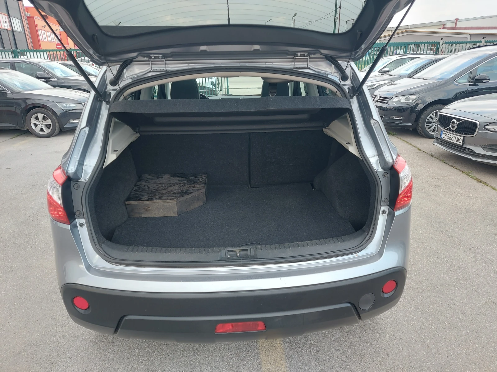 Nissan Qashqai 2.0 i* LPG* 4 x 4* TECNA-FULL EXTRI, снимка 15 - Автомобили и джипове - 53888833