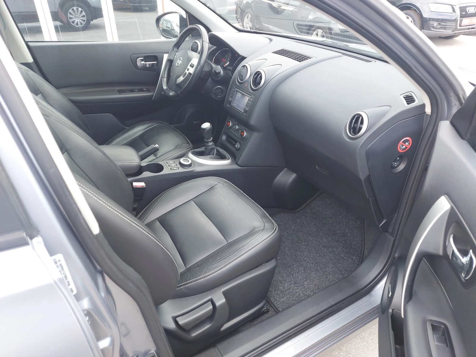 Nissan Qashqai 2.0 i* LPG* 4 x 4* TECNA-FULL EXTRI, снимка 9 - Автомобили и джипове - 53888833