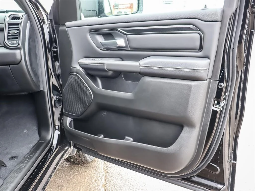 Dodge RAM 1500 Sport Crew Cab 4WD* АвтоКредит* (ЦЕНА ДО БГ)* , снимка 15 - Автомобили и джипове - 54013890