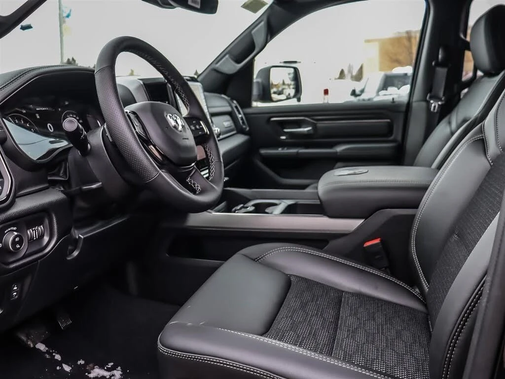 Dodge RAM 1500 Sport Crew Cab 4WD* АвтоКредит* (ЦЕНА ДО БГ)* , снимка 8 - Автомобили и джипове - 54013890