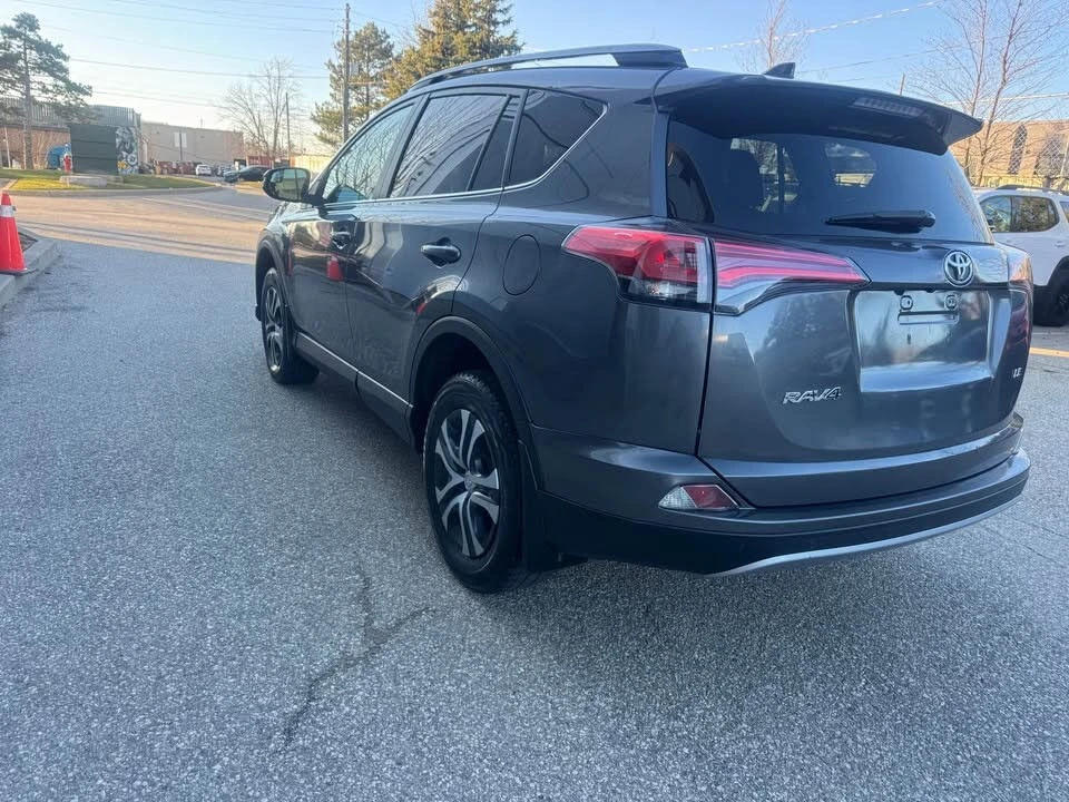 Toyota Rav4 LE* АвтоКредит* (ЦЕНА ДО БГ), снимка 5 - Автомобили и джипове - 54136404