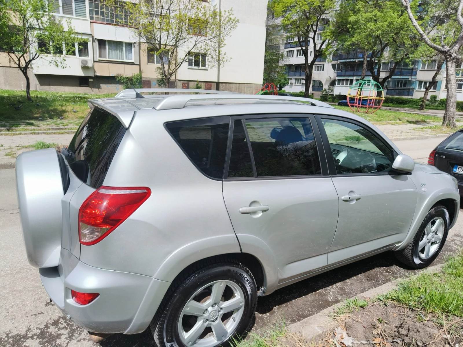 Toyota Rav4 2.2 D-Cat, снимка 4 - Автомобили и джипове - 54296905