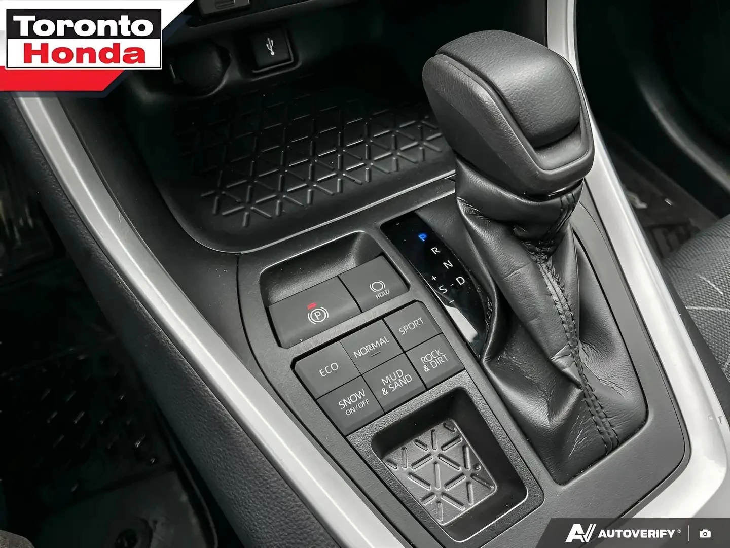 Toyota Rav4 XLE ЦЕНА ДО БЪЛГАРИЯ РЕГИСТРАЦИЯ & АВТОКРЕДИТ, снимка 10 - Автомобили и джипове - 55187256