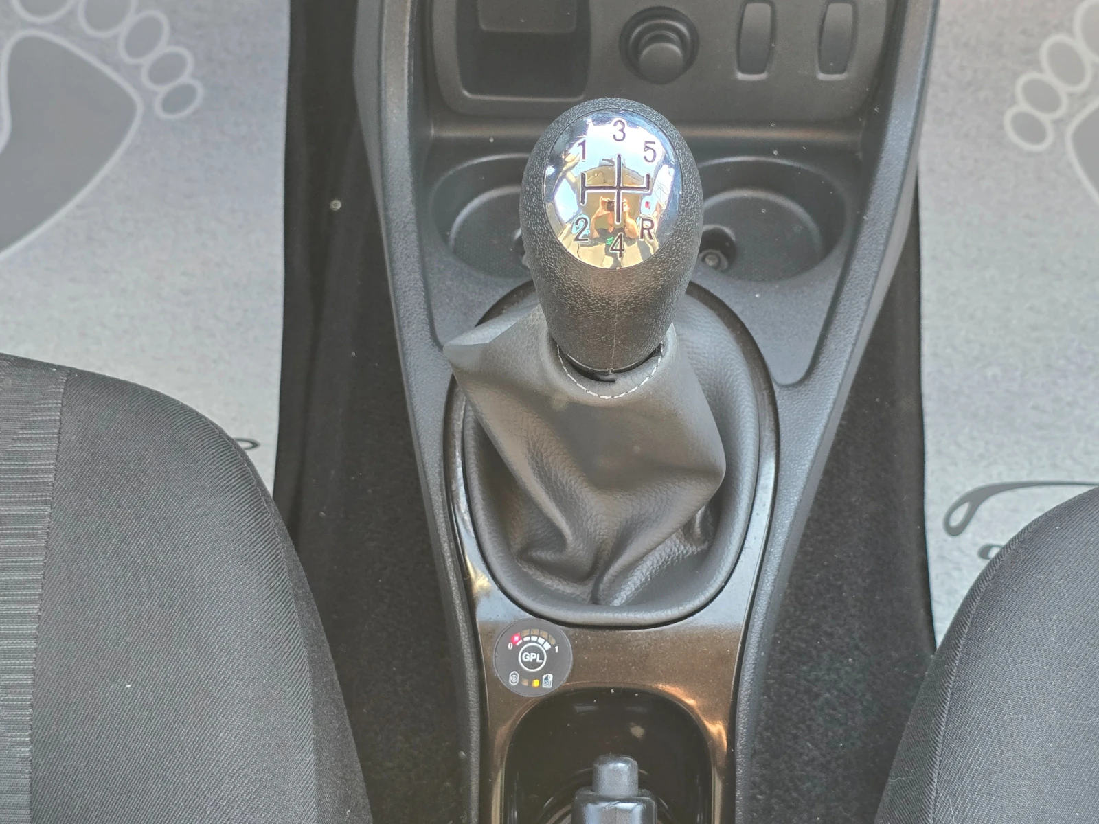 Dacia Duster 12г.1.6-105к.с.ГАЗ, снимка 12 - Автомобили и джипове - 55235155