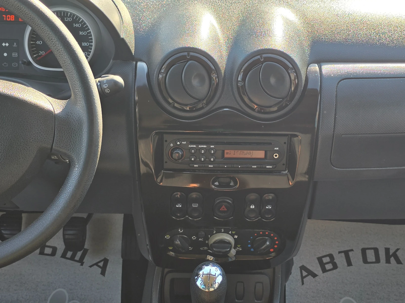 Dacia Duster 12г.1.6-105к.с.ГАЗ, снимка 11 - Автомобили и джипове - 55235155