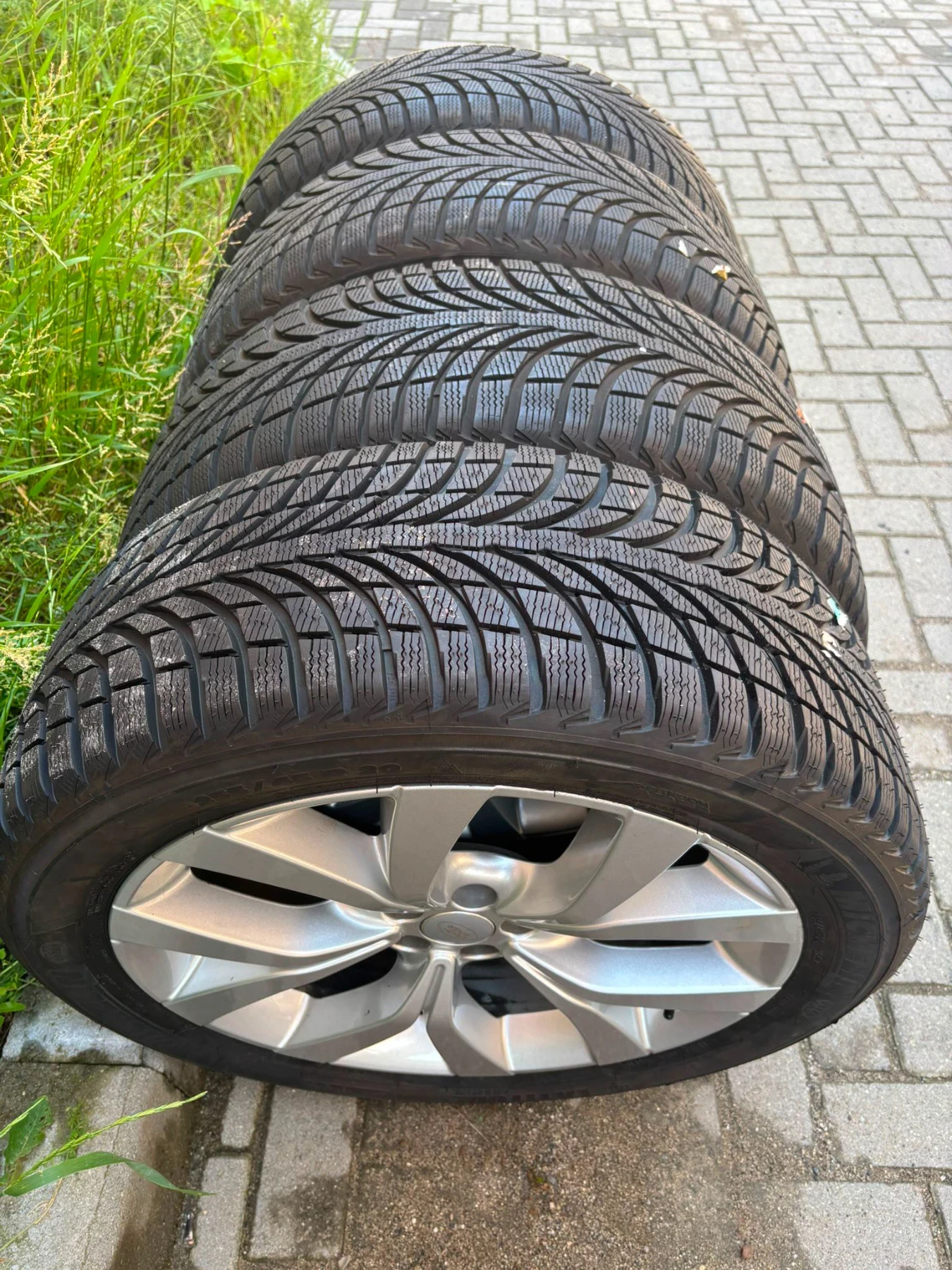 ���� � ������ 285/45R20 �� Land Rover Range Rover Evoque | Mobile.bg � ����������� 12