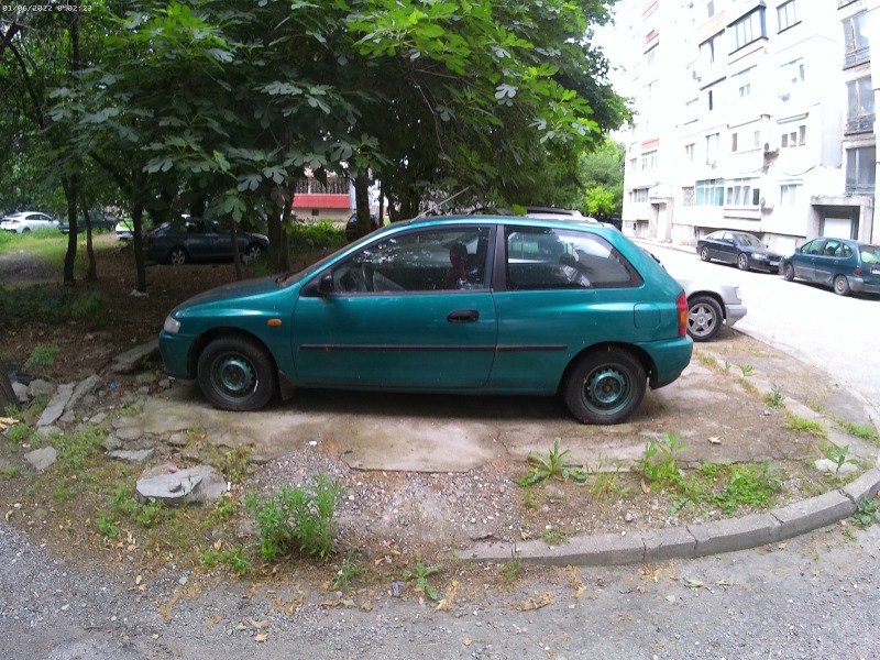 Mazda 323 р, снимка 1 - Автомобили и джипове - 46049335