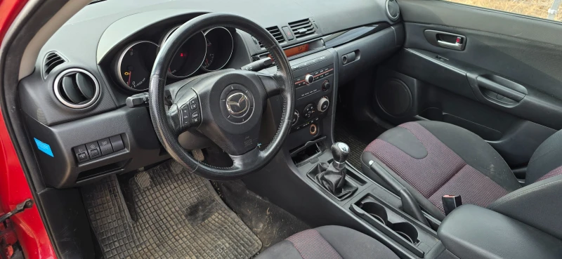 Mazda 3 1.6i 105кс, снимка 8 - Автомобили и джипове - 48068052