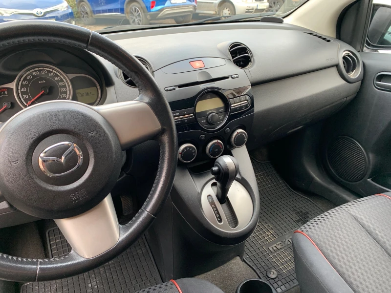 Mazda 2, снимка 8 - Автомобили и джипове - 49067102