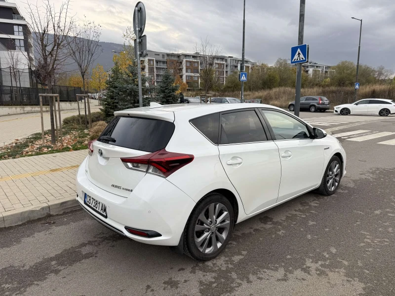 Toyota Auris 1.8 Hybrid, снимка 4 - Автомобили и джипове - 52361761