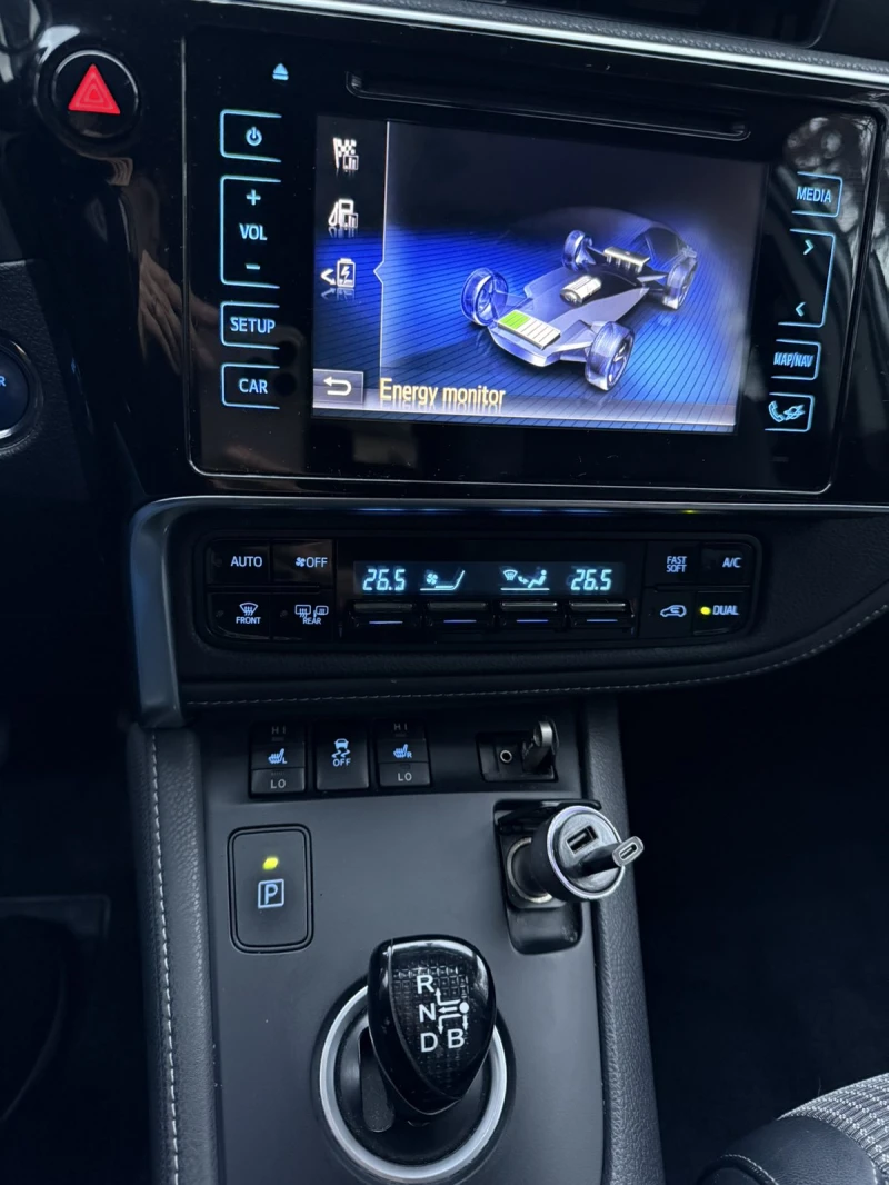 Toyota Auris 1.8 Hybrid, снимка 10 - Автомобили и джипове - 52361761